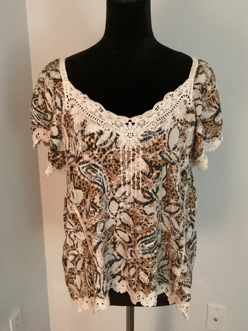 EUC Democracy Crochet-Trim Embroidered Blouse